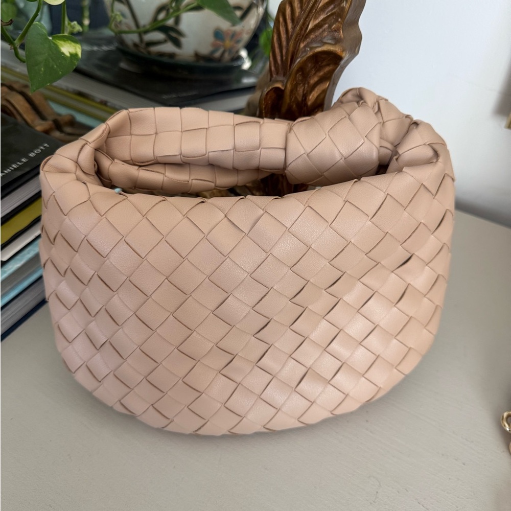 Woven Headband-Style Shoulder Bag in Pale Blush Beige comes with chain - Picture 2 of 6